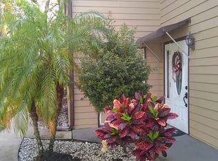 27608 Lois Dr, Tavares, FL 32778
