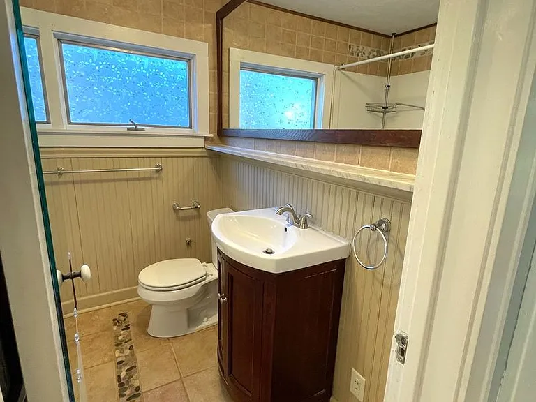 1404 E Park Pl — Photo 12