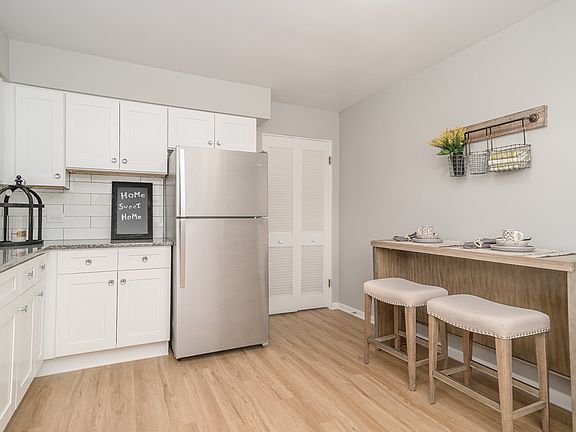 5th image of 34 S Waiola Ave APT 4