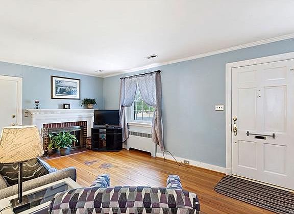 5th image of 1001 W 47th St