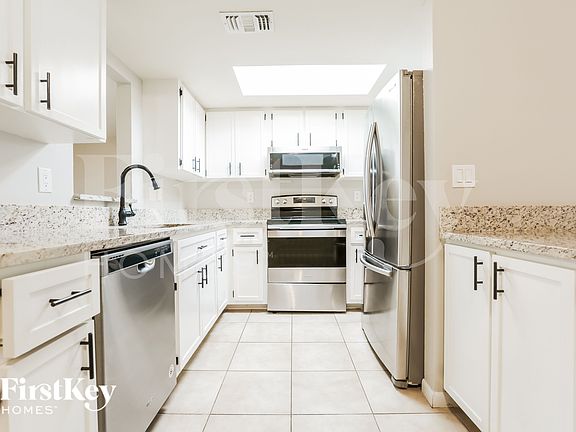 4th image of 21019 Exmore Ave