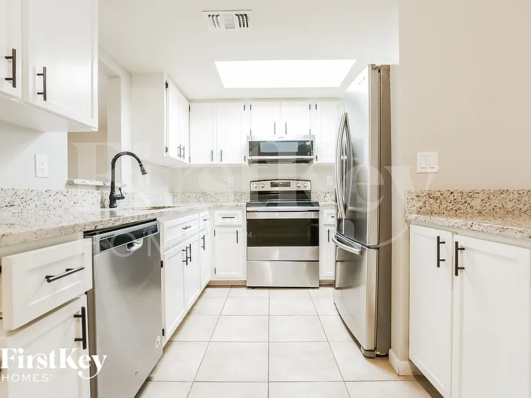 21019 Exmore Ave — Photo 4