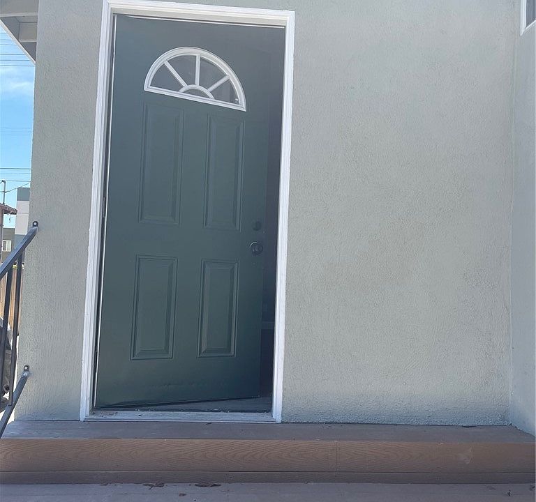 1st image of 1183 W 24th St