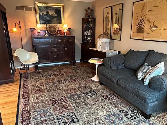 5th image of 418 Sorrento Dr