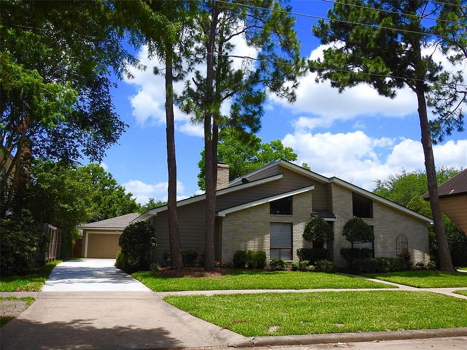 1st image of 16307 Brookvilla Dr