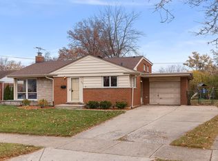 402 E Huntington Ln, Elmhurst, IL 60126