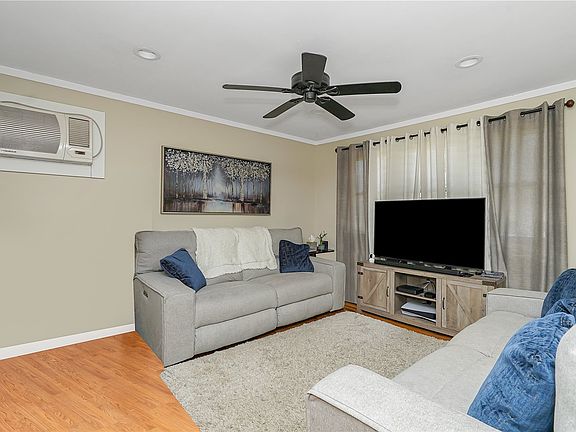 3rd image of 86 Poplar St