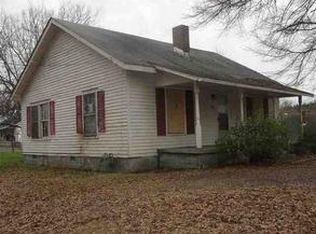 29 Circle St, Ware Shoals, SC 29692