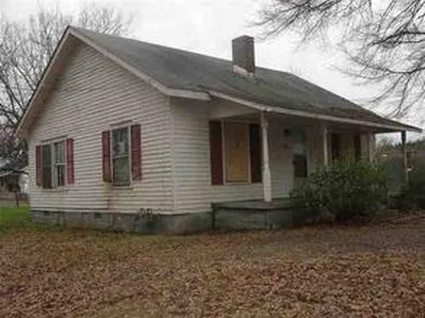 29 Circle St, Ware Shoals, SC 29692