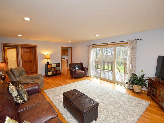 5th image of 206 Bradford Dr