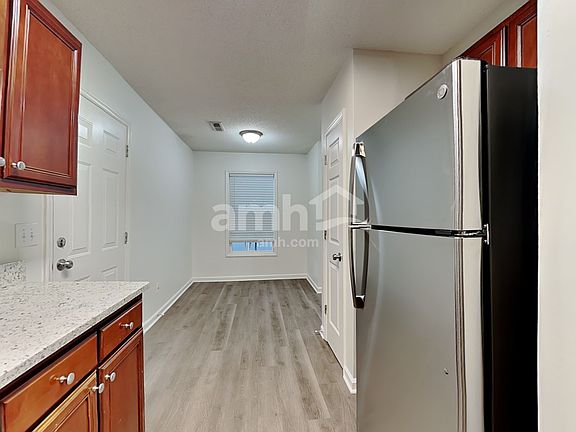 4th image of 155 Bristol View Cir