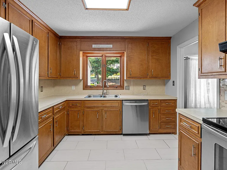618 Chelsea Dr — Photo 12