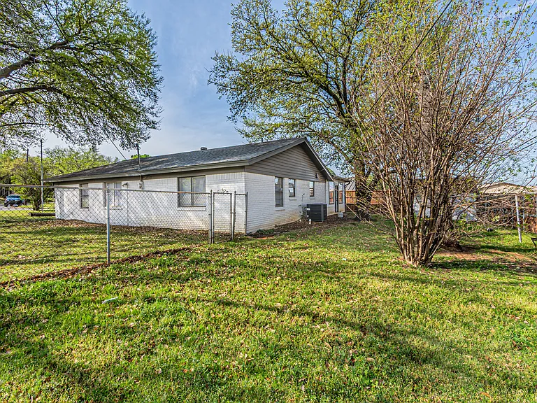 308 Franklin Dr — Photo 33