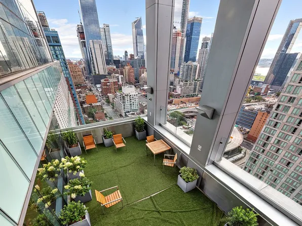 350 West 42nd Street image 12 of 16