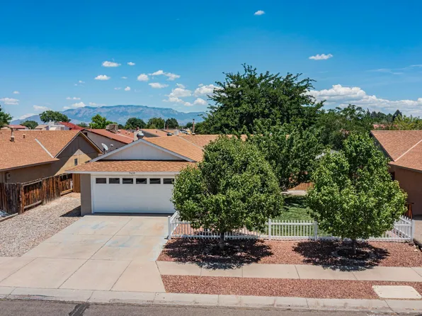 5600 Sweetwater Dr NW, Albuquerque, NM 87120