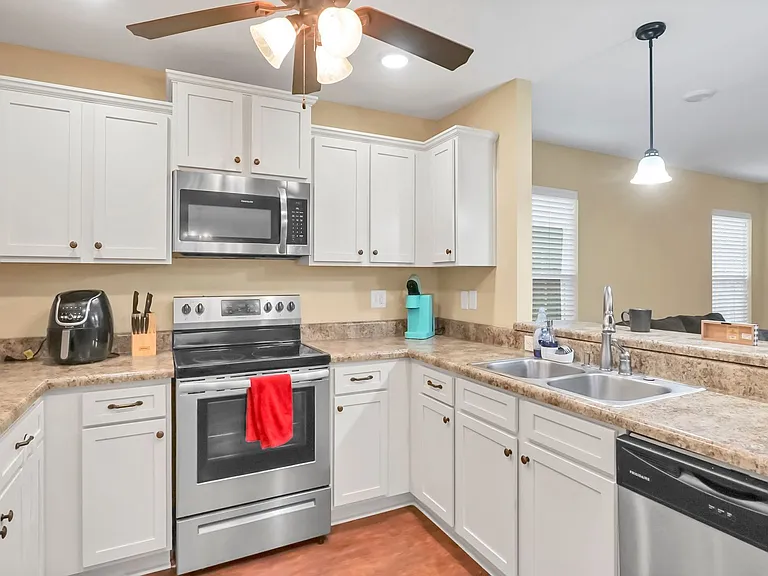 220 Wainwright Dr — Photo 17