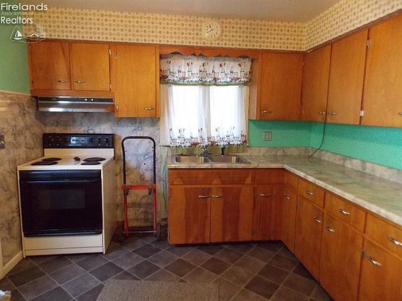 3rd image of 1644 Oakmont Ln