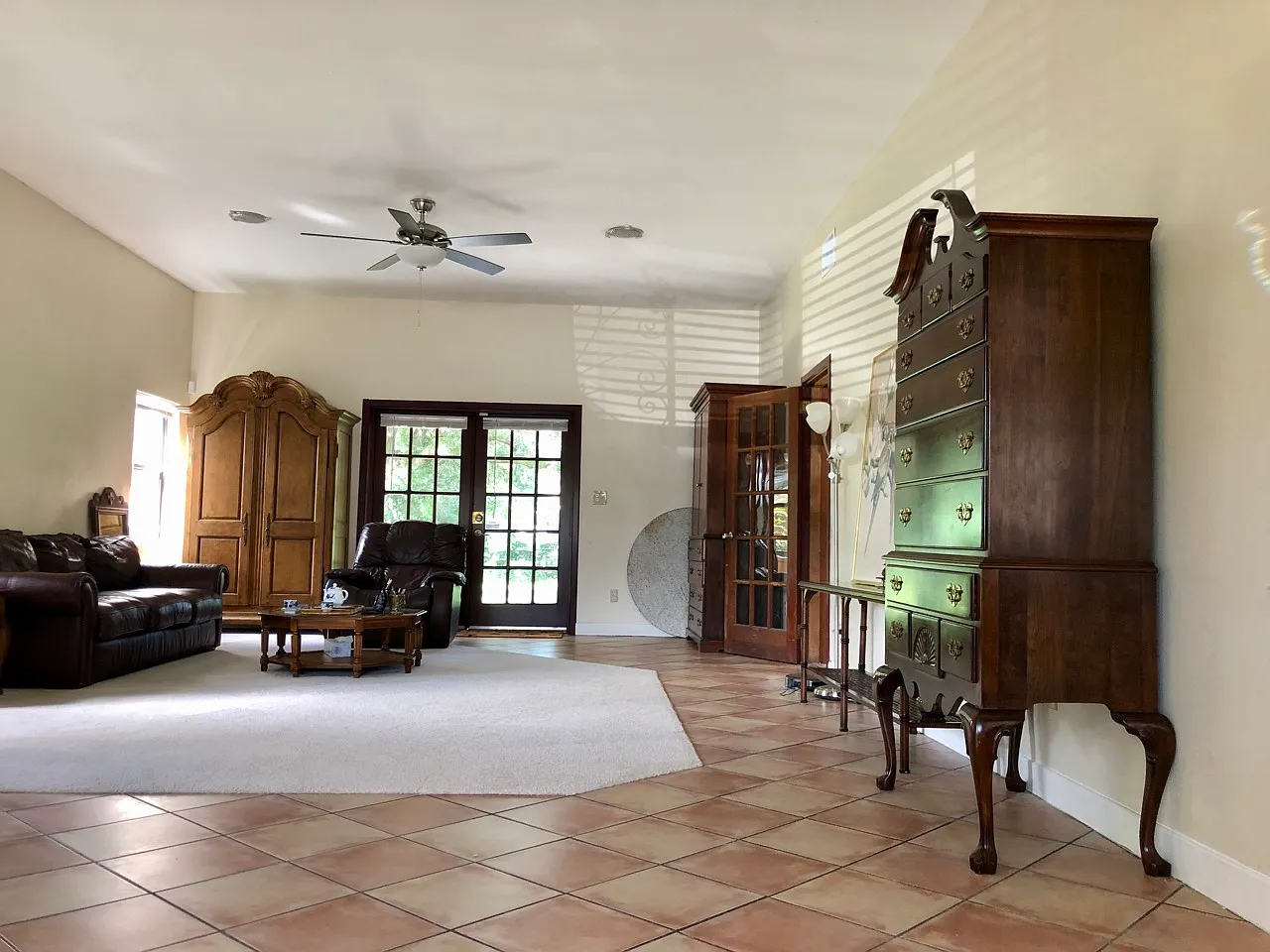 7 bed, 3028 sqft, $650 — Photo 2