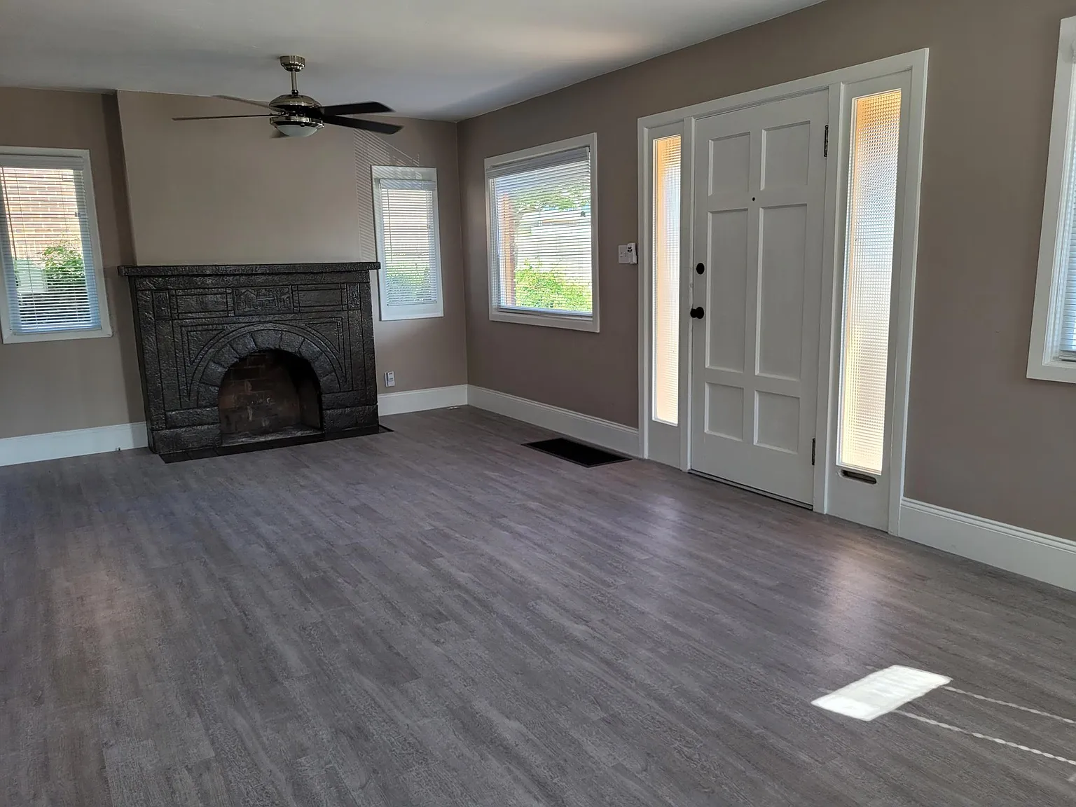 4 bed, 1968 sqft, $2,995 — Photo 3