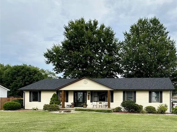 3535 Pierland Dr, Pocahontas, IL 62275