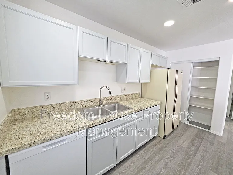 670 Bourbon St #2 — Photo 14
