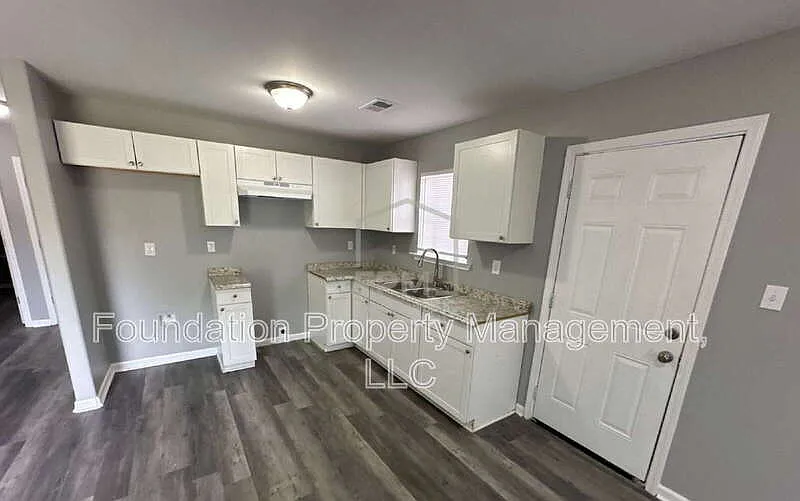 4 bed, 2.0 bath, 1273 sqft, $1,425 — Photo 3