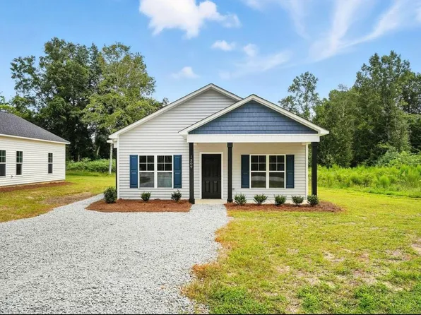 1240 W Blackman Rd, Dunn, NC 28334