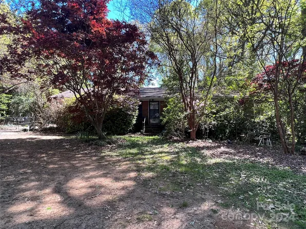 2700 Dellinger Cir, Charlotte, NC 28269