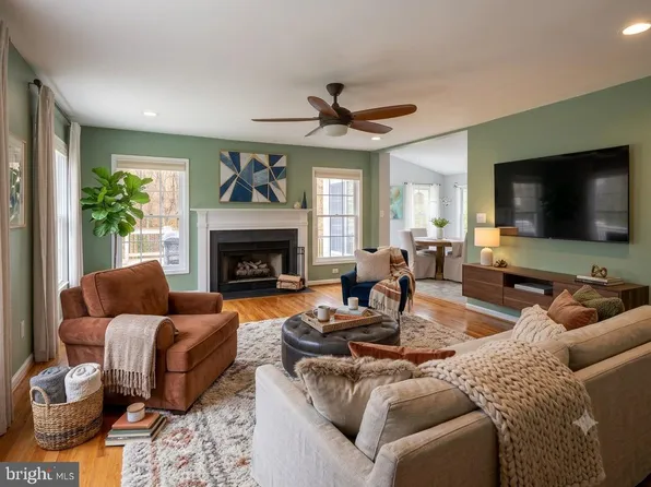 18500 Gingerbread Ln, Gaithersburg, MD 20877