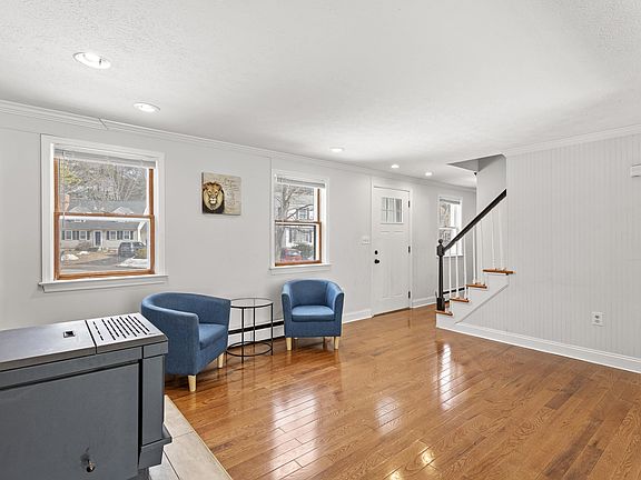 3rd image of 83 Ne Village Road