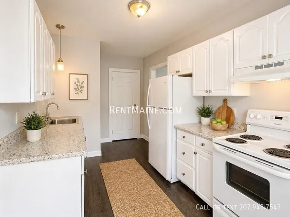 62 High St Unit 4, Bangor, ME 04401