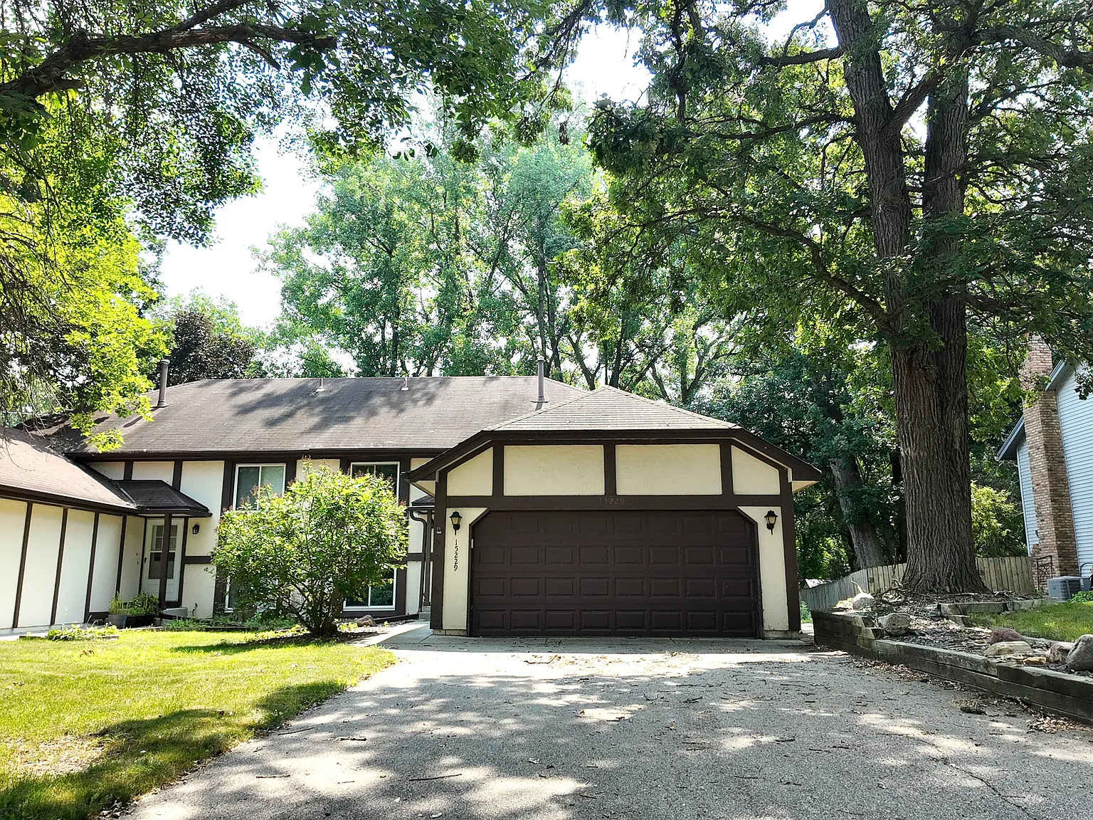 4 bed, 1900 sqft, $2,940 — Photo 1
