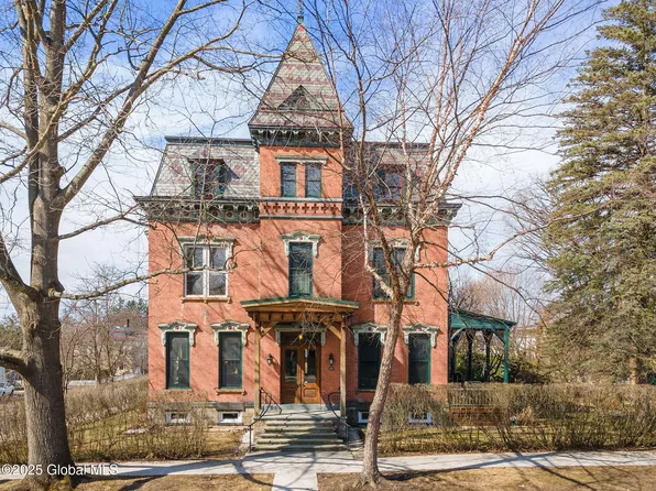 (undisclosed Address), 