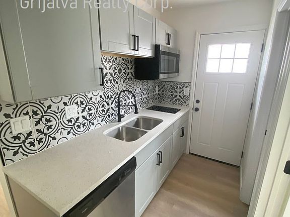 5th image of 1030 E Lee St APT 6