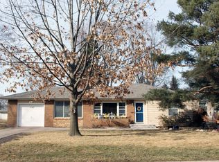 1143 Skillman Ave W, Roseville, MN 55113