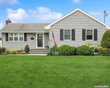 26 Nehring Avenue, Babylon, NY, 11702