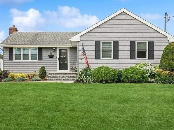 26 Nehring Avenue, Babylon, NY 11702