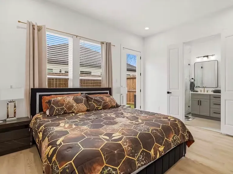 6528 Weston St — Photo 11