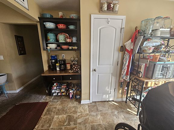 4th image of 3822 Davis Dr
