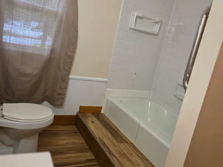 109 Pleasant St — Photo 5