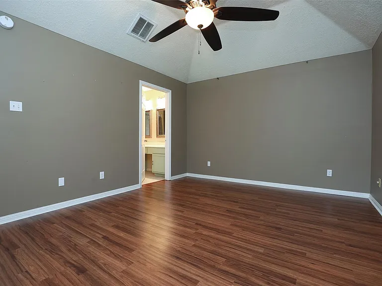 22815 Red River Dr — Photo 13