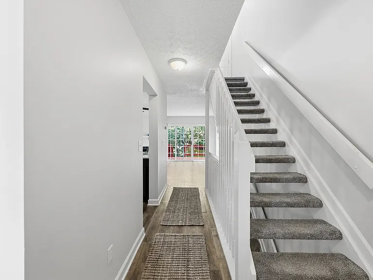 1882 Bennigan Dr — Photo 8
