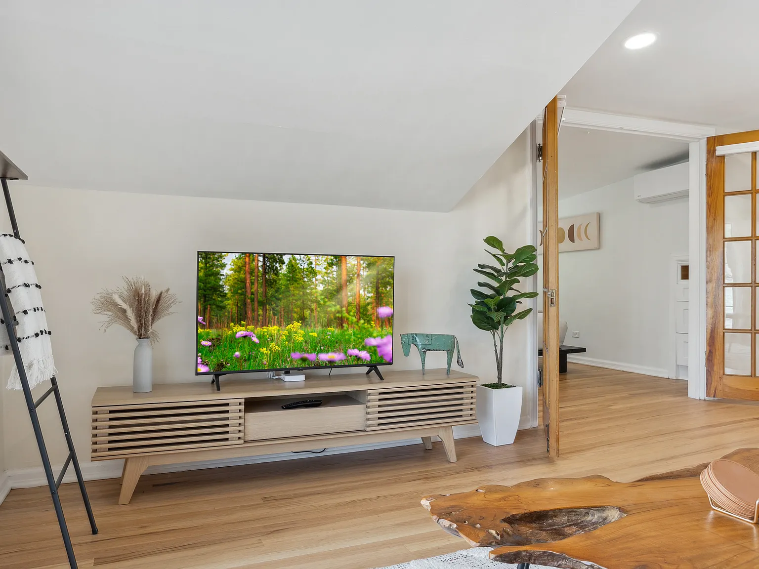 2 bed, 750 sqft, $2,800 — Photo 2