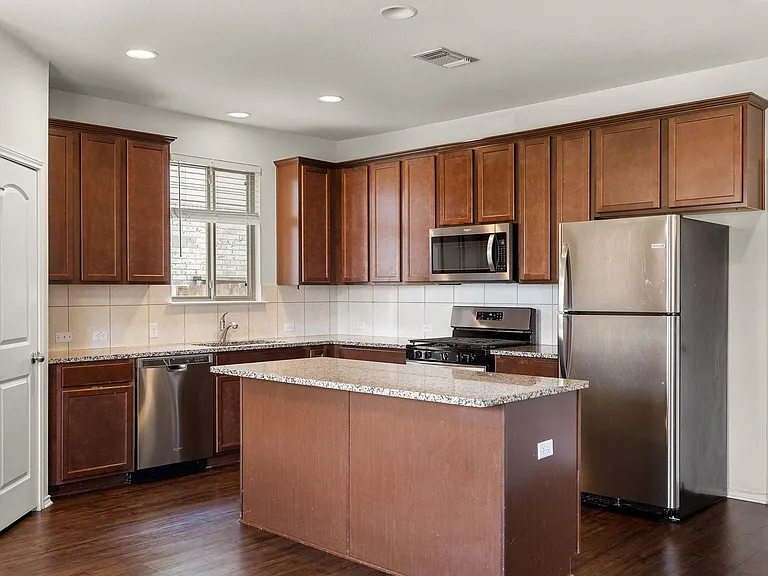 11801 Jackson Falls Way — Photo 10