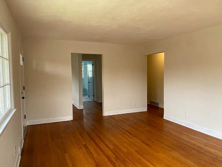 7 N Pershing Rd — Photo 3