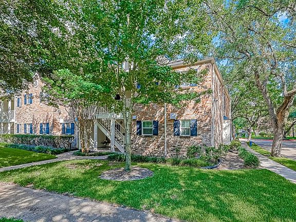 3rd image of 857 Wax Myrtle Ln #A