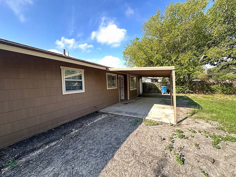 5221 Borchers Dr — Photo 8