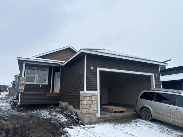 13321 W 106th St, Grande Prairie, AB T8X 0W4