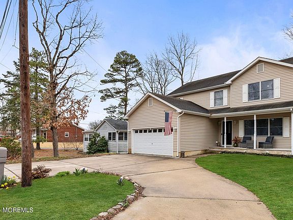 3rd image of 415 Lake Barnegat Drive S