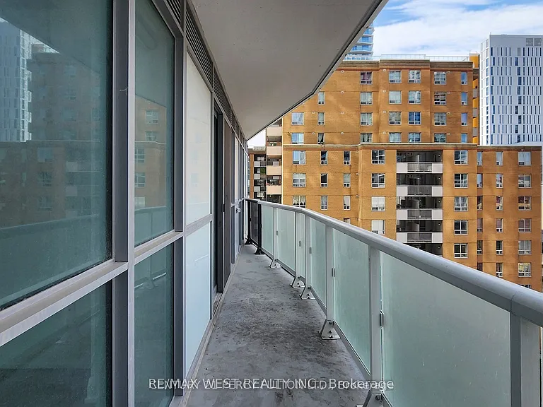 77 Mutual St #708 — Photo 30